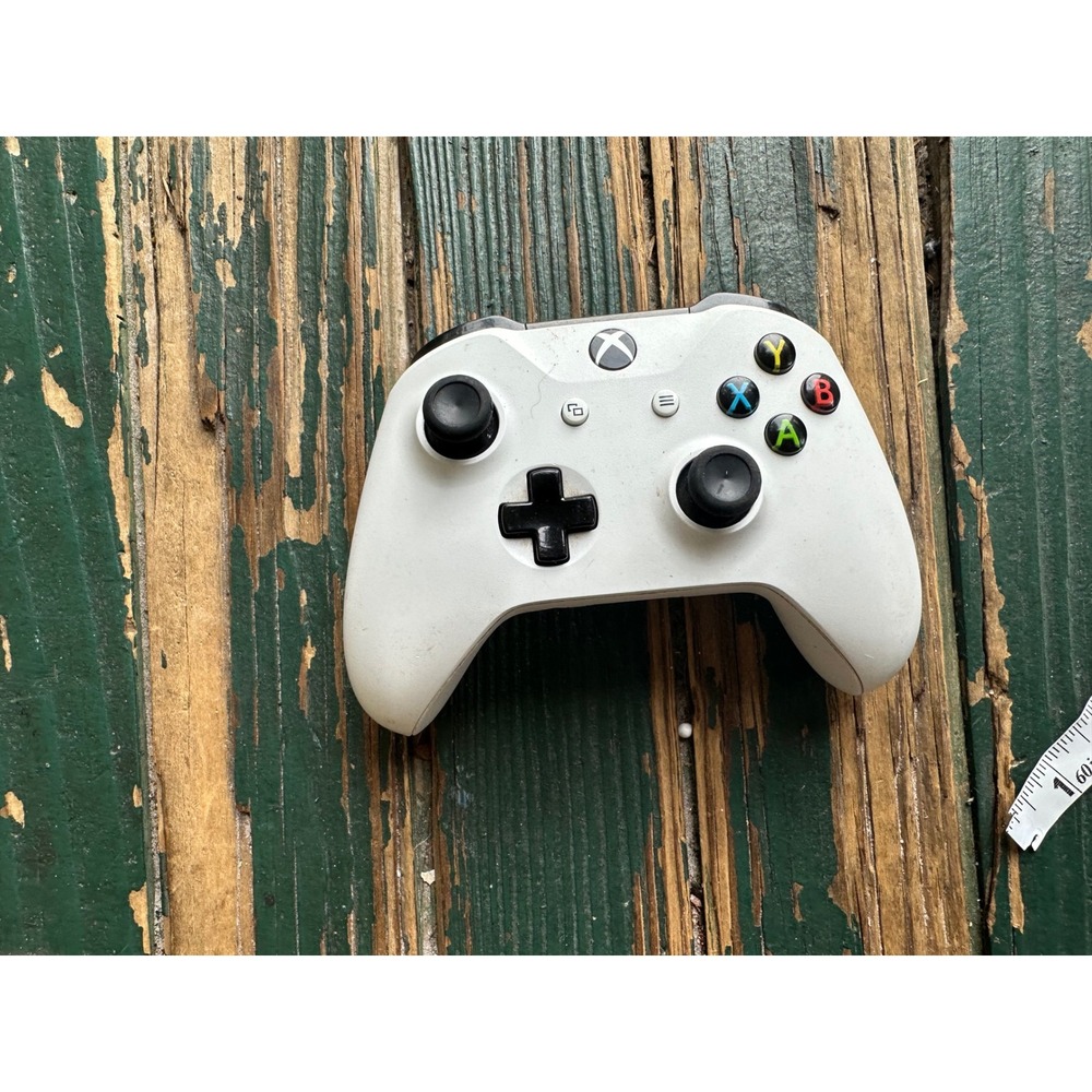 Microsoft Xbox One Wireless Controller Model 1708 Robot White for Parts